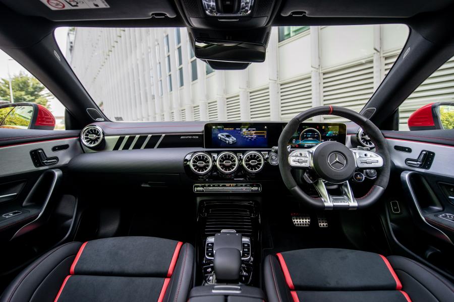 Торпедо Mercedes-AMG CLA45 S 4Matic+ (C118) 2019 года  (JP) (фото 27 из 41)